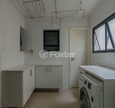 Image 8 - 924860