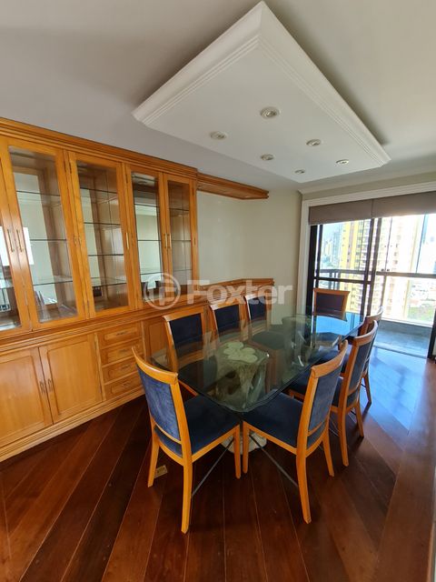 Image 7 - 924945