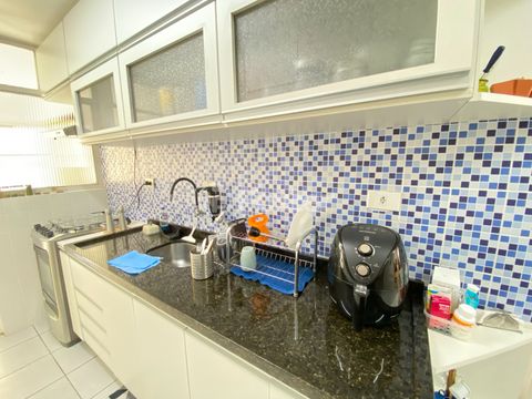 Image 19 - 925003