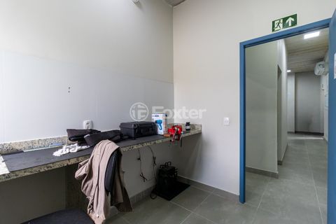 Image 17 - 925011