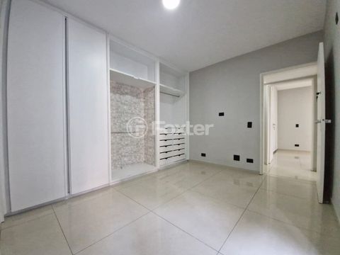 Image 18 - 925016