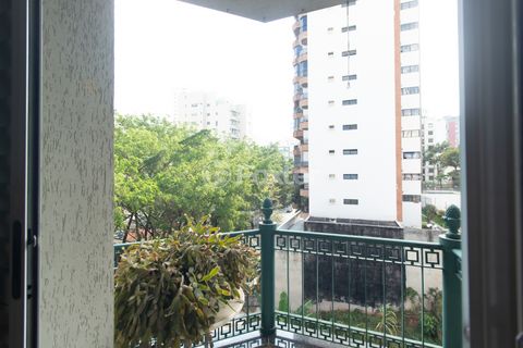 Image 12 - 925209