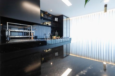 Image 11 - 925228