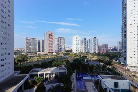 Image 17 - 925228