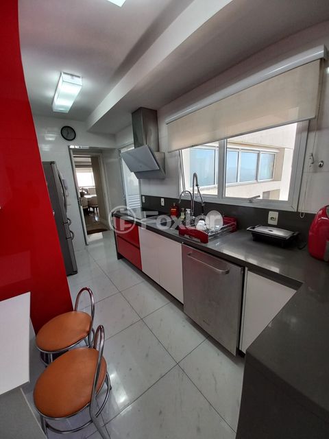 Image 1 - 925243