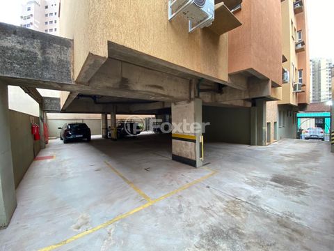 Image 17 - 925301