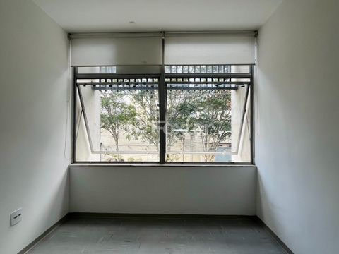 Image 4 - 925422