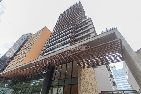Image 19 - 925558