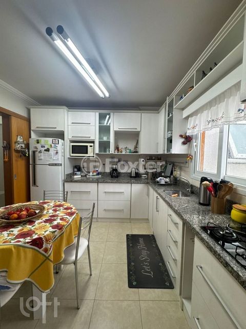 Image 6 - 925682