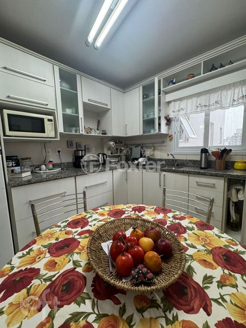 Image 15 - 925682