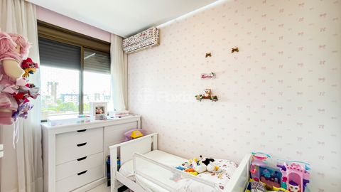 Image 7 - 925700