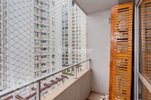 Image 13 - 925746