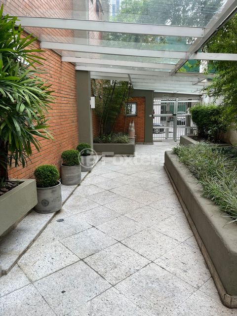 Image 19 - 925761