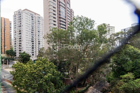 Image 17 - 925799