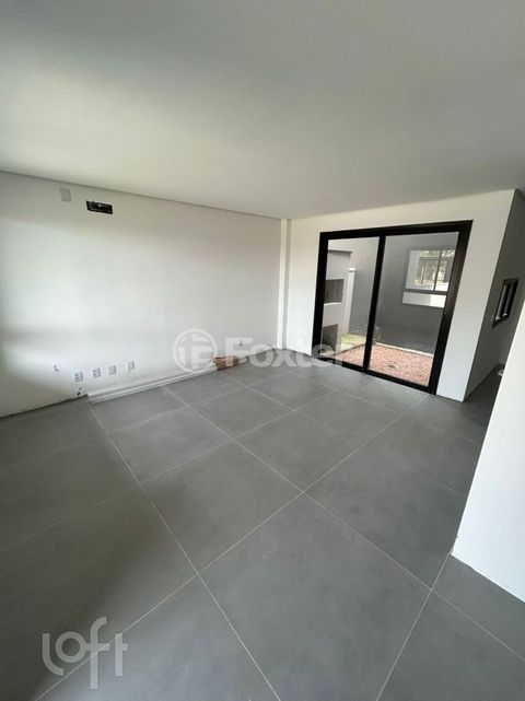 Image 5 - 926105
