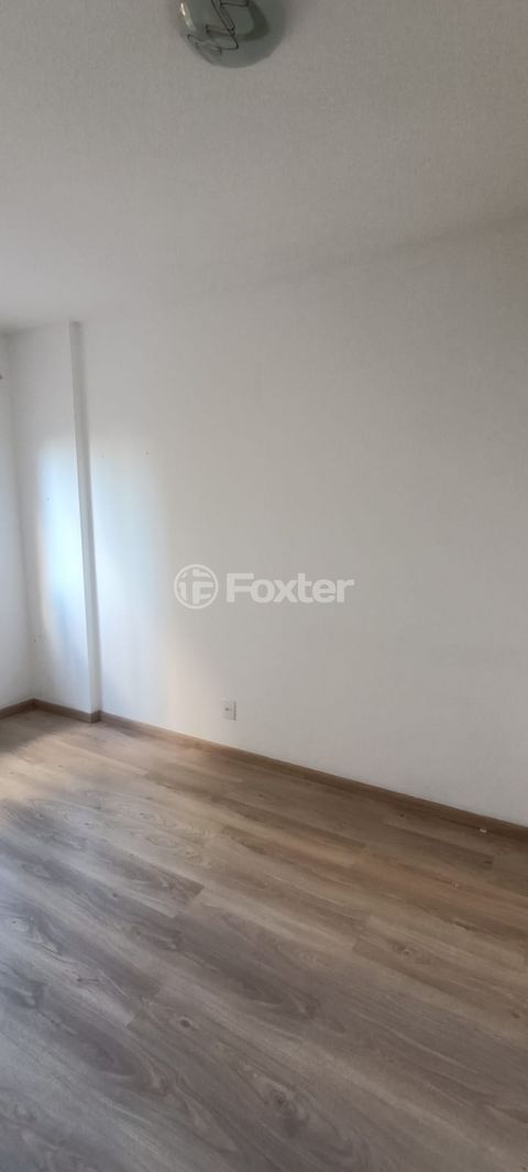 Image 7 - 926305