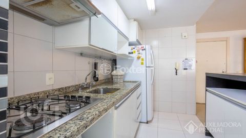 Image 17 - 926461