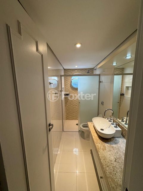 Image 8 - 926572