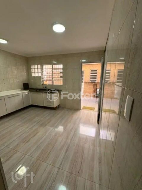 Image 1 - 926668