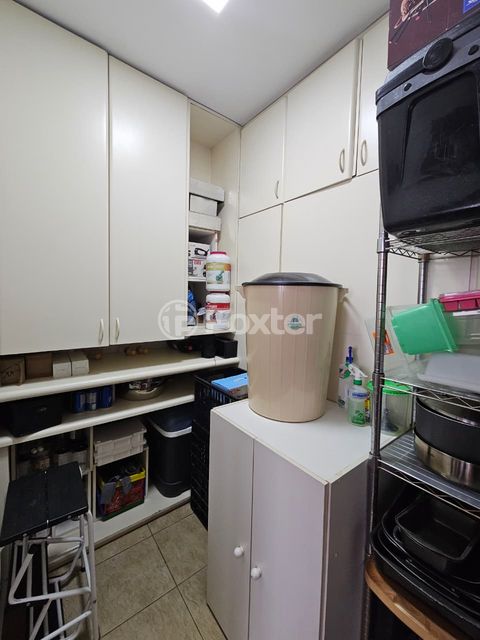 Image 11 - 926750