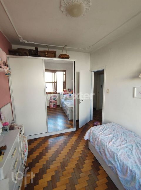 Image 17 - 927548