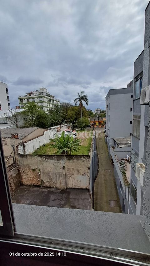 Image 1 - 927579
