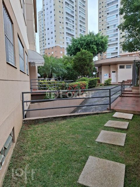 Image 17 - 927646