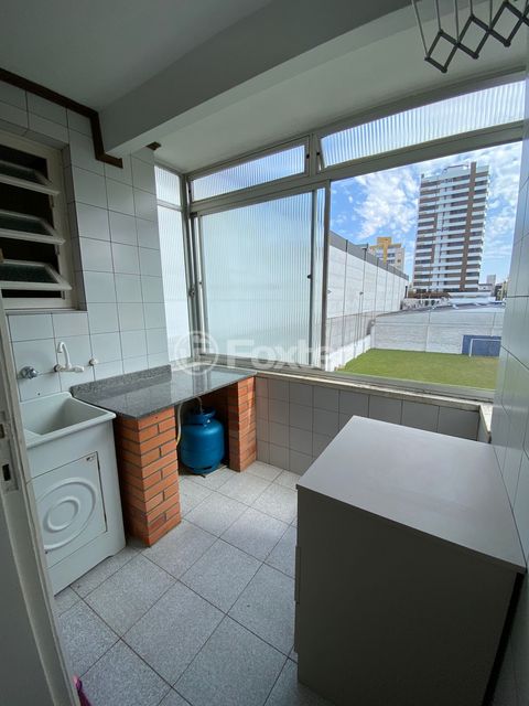 Image 10 - 927732