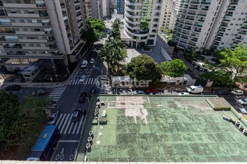 Image 16 - 927860