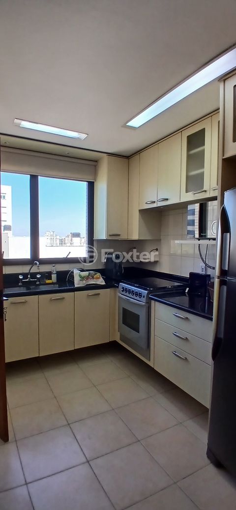 Image 6 - 927872