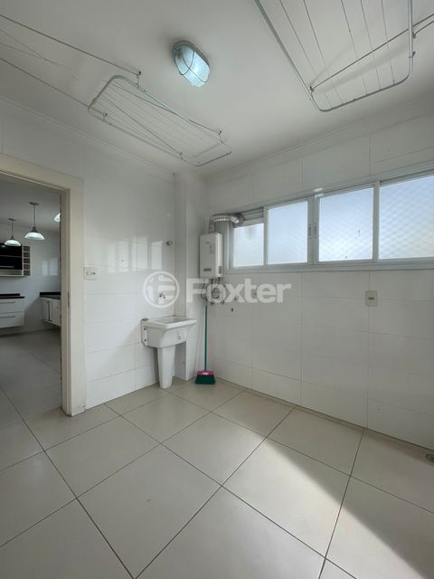 Image 4 - 927878