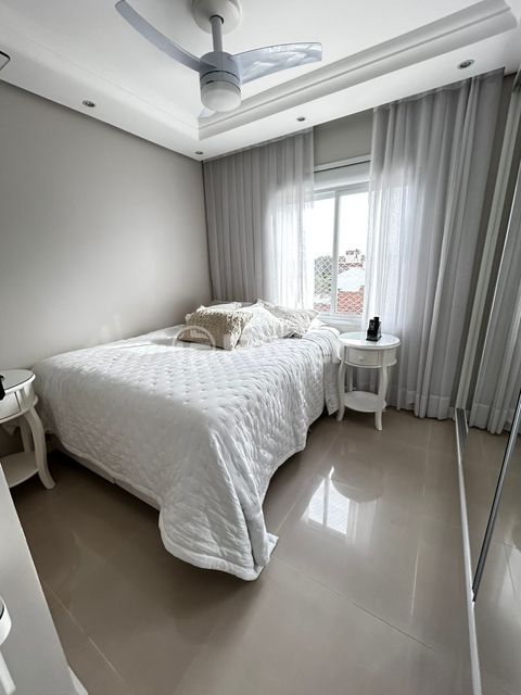 Image 11 - 927900