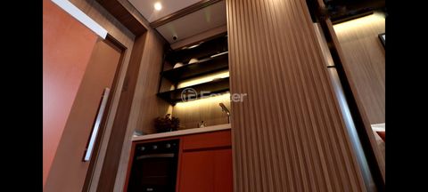 Image 7 - 928013