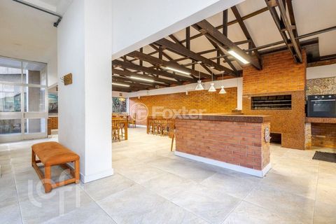 Image 14 - 928015