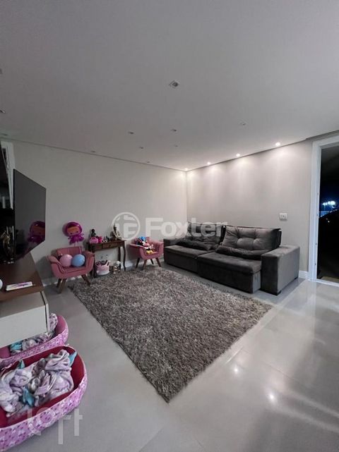 Image 4 - 928031