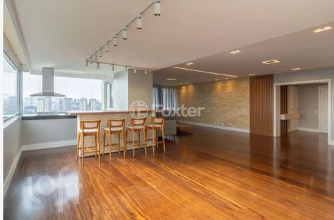 Image 8 - 928040