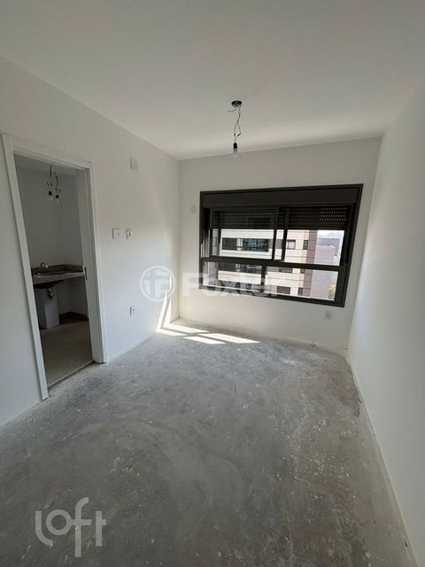 Image 7 - 928044