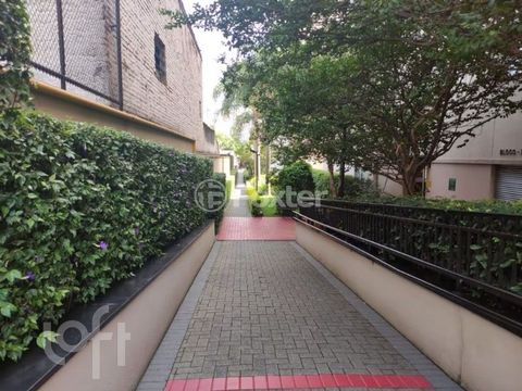 Image 8 - 928060