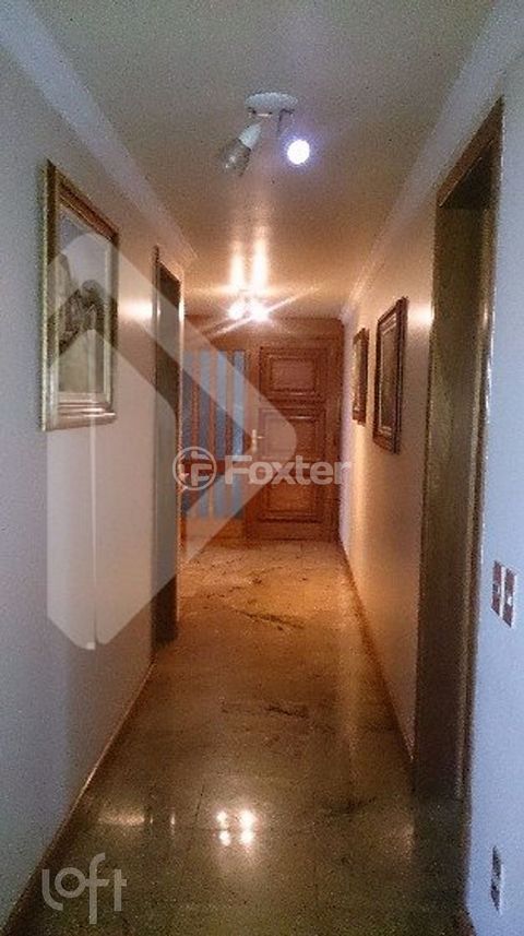 Image 4 - 928111