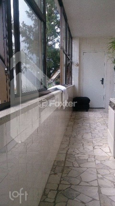Image 7 - 928111