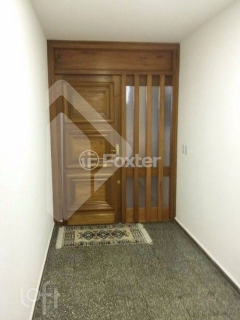 Image 2 - 928111