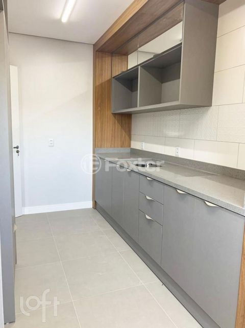 Image 4 - 928282