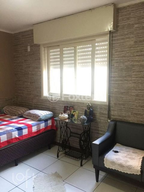 Image 1 - 928294