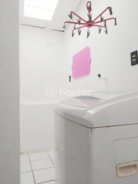 Image 5 - 928304