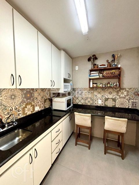 Image 4 - 928313