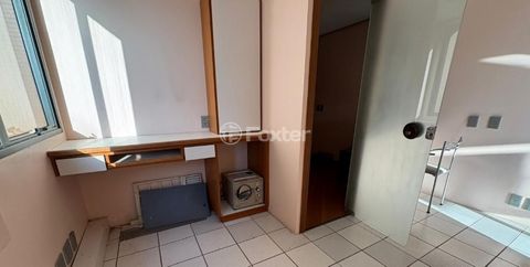 Image 4 - 928329