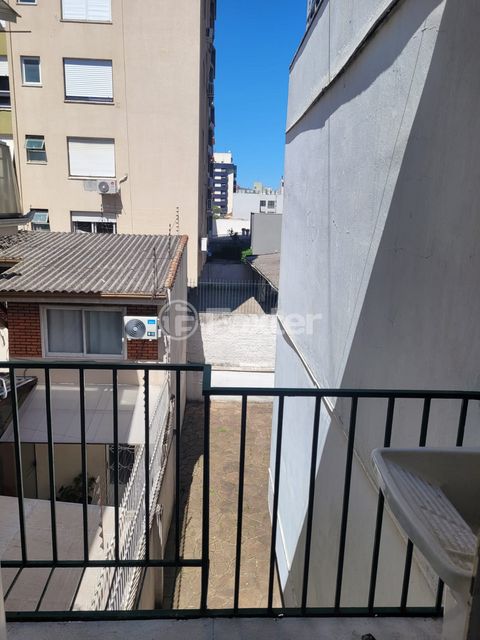 Image 11 - 928343