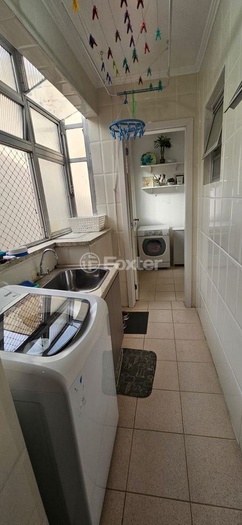 Image 5 - 928431
