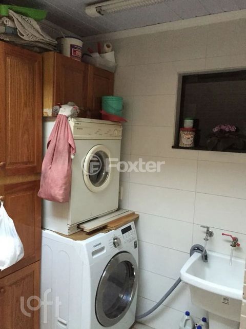 Image 5 - 928536