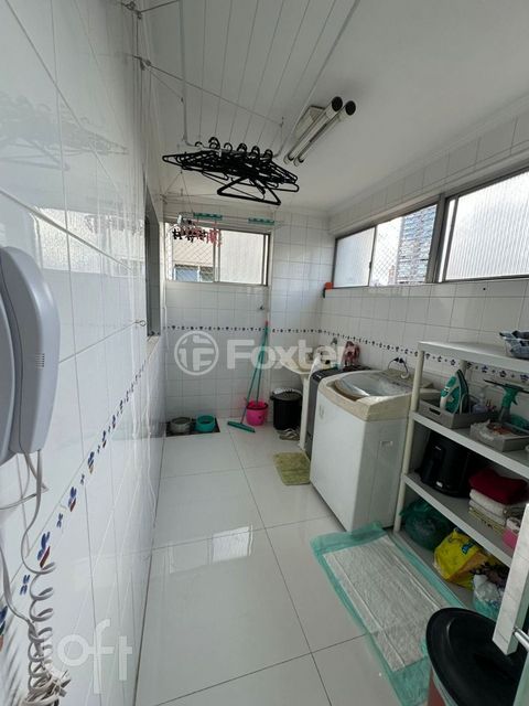Image 5 - 928586